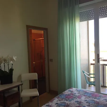 Miramare Et De La מלון 3*