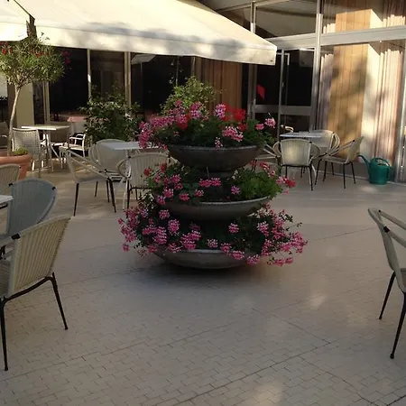 Ξενοδοχείο Miramare Et De La 3*